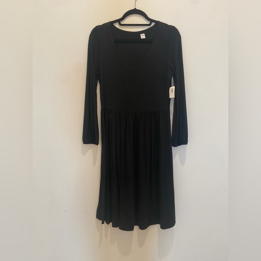 Old Navy black long sleeve dress with gathered cuffs